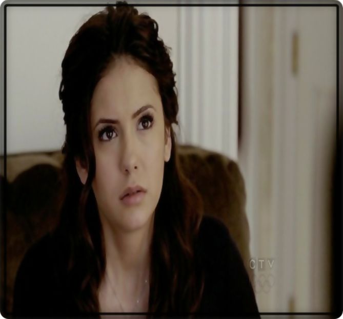 - #bea din sticlă în timp ce agaţă câte un glob în brad=)) - xo - Episode 05 here