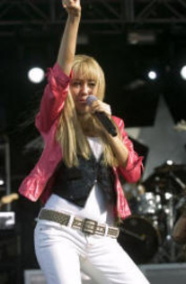 74012919 - Miley Cyrus