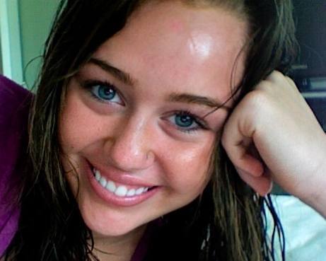 miley-cyrus-photos-personal-miley-cyrus-9766977-461-369 - Miley Cyrus