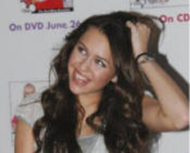 ScreenHunter_010_small - Miley Cyrus