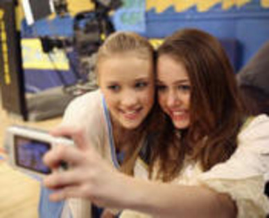 ScreenHunter_024_small - Miley Cyrus