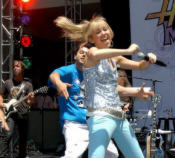 ScreenHunter_042_small - Miley Cyrus
