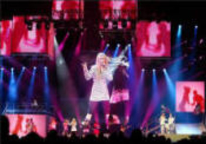 Seattle-8_small - Miley Cyrus