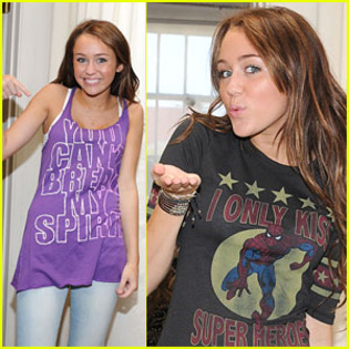 miley-cyrus-shopping-intuition-harmony-lane - Miley la shopping