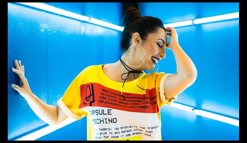 ∟ Thunderstruck got Andra feat. Dorian - Floare de nu-mă-uita; https://www.youtube.com/watch?v=dl7A343kgoU
