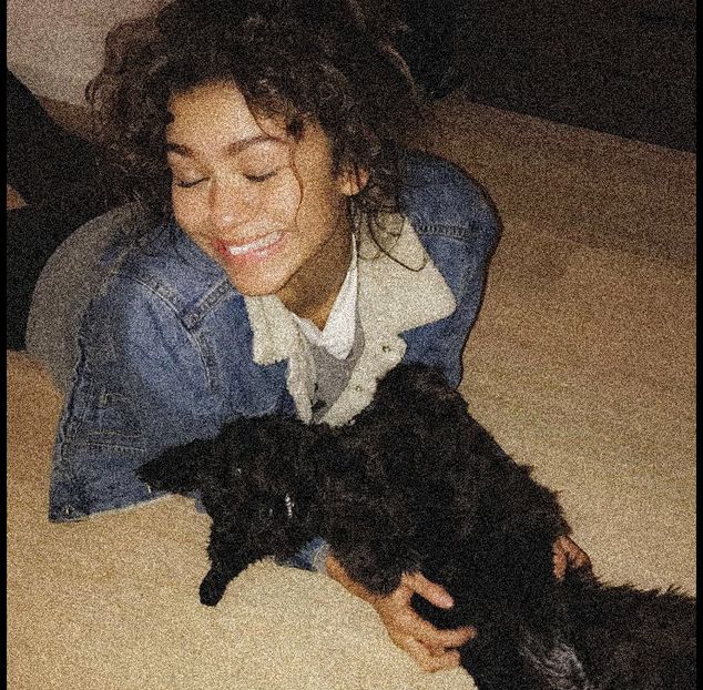 21.12 ·♡ ❝@zendaya: People say we got the same smile... #likemotherlikeson.❞