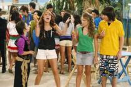 RJZBSMWXSQBRUXHVQHO - hannah montanah