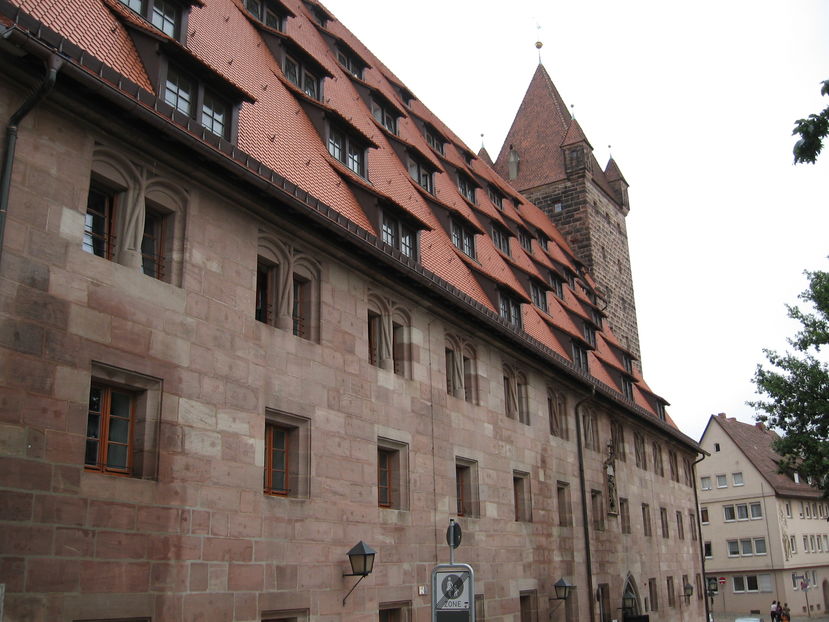 1 916