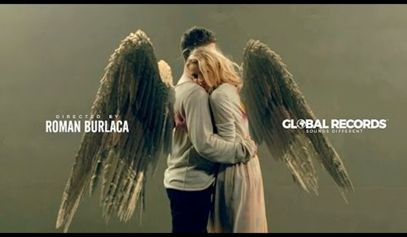 ∟ Thunderstruck got Carlas Dreams - Aripile; https://www.youtube.com/watch?v=B4TSaGLuXRc
