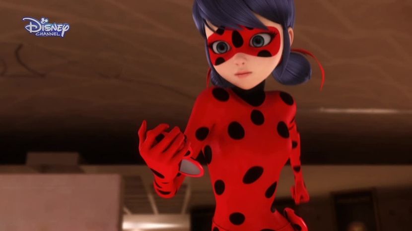 Aaaa?Ce sa fac eu cu doua papusi?A!O sa o pacalesc ca sunt doua prietene si o sa o ademenesc aici.Tu; ,Motan Noir,ii arati papusile.Cand nu e atenta,ii distrug clama in care este Akuma!
