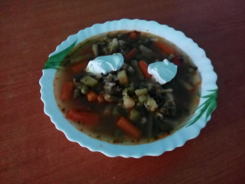 Ciorba cu brocoli, morcovi, mazăre, fasole verde si gulii - Culinar 3