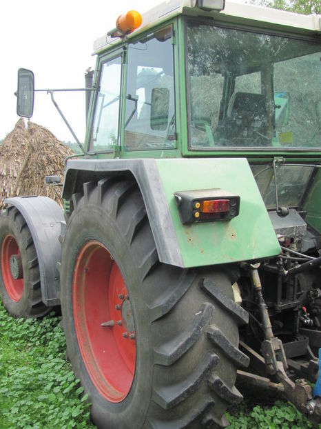 Picture 020 - tractor fendt 615 lsa