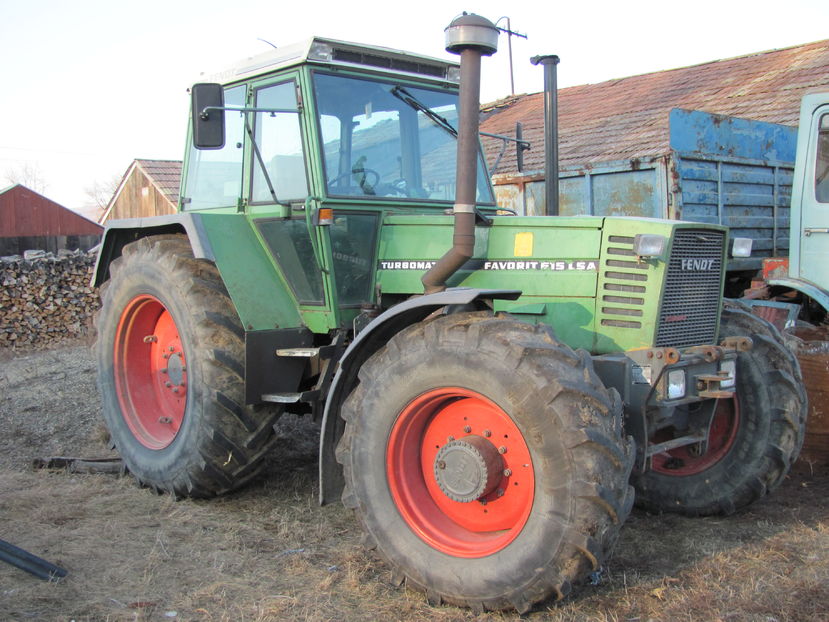 Picture 066 - tractor fendt 615 lsa