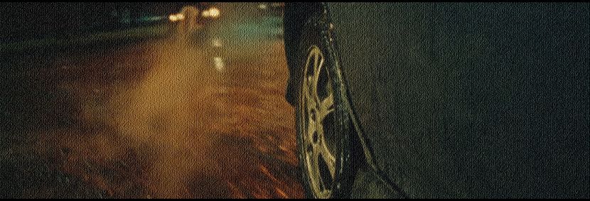 —În momentul în care m-am apropiat mult mai mult de casa respectivă, sunt oprit atunci când o; gardă -cel mai probabil- se înfățişează în dreptul maşinii mele, ţinând o armă automată spre aceasta. Îşi ridică palma, înştiinţându-mă astfel că ar trebui să discut cu el înainte de a
