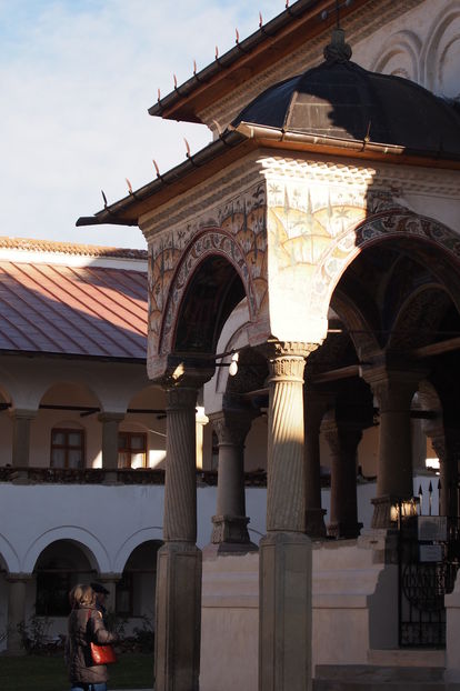 Intrarea in biserica - Manastirea Horezu