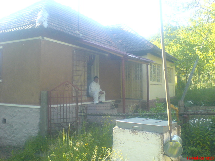 vara 2009; o mica pauza pe prispa casei
