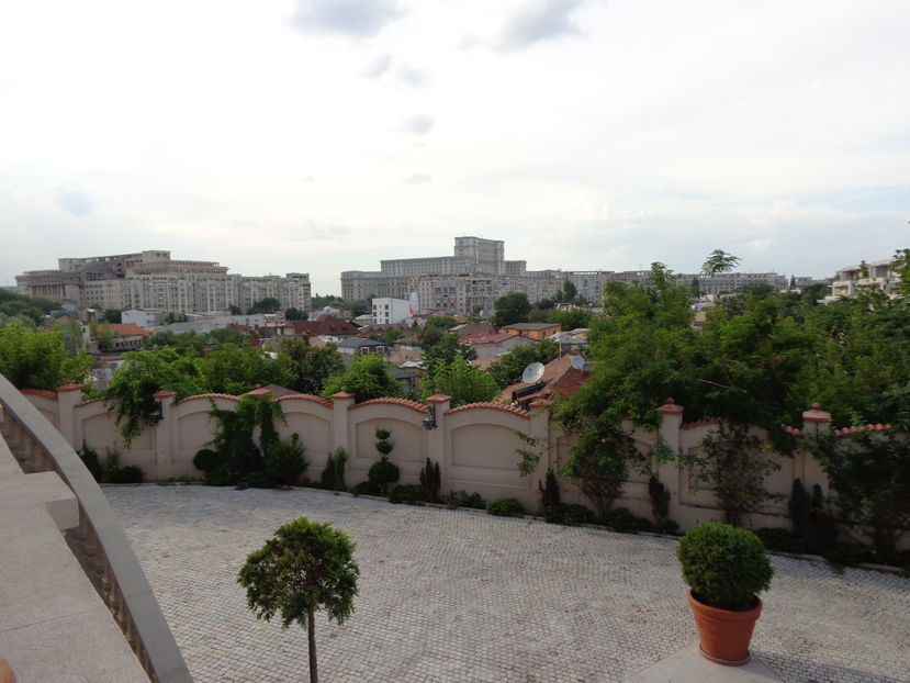 vedere de pe deal spre Casa Parlamentului