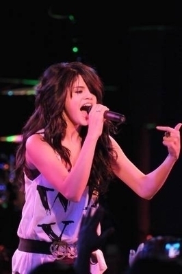 6 - Selena in concerte