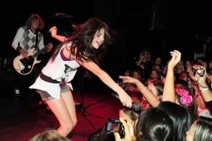8 - Selena in concerte