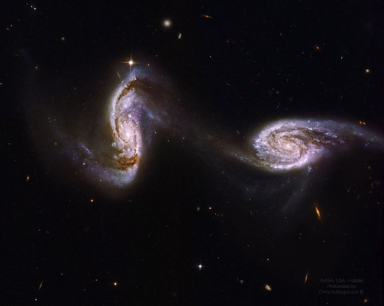 Arp240_HubbleKotsiopulos_960 - Colindand prin univers IV