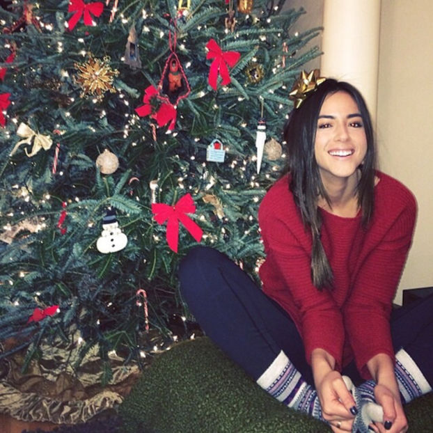 large (11) - chloe bennet