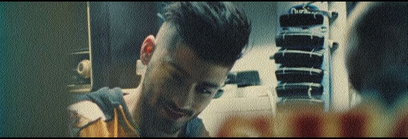 —❝E o plăcere să vă întâlnesc, domnule.❞ Îi răspund pe un ton drăguţ, încercând astfel să-l pup; în fund, aşa cum ar zice unii. Mă plăteşte cu 75 de mii pentru un job al naibii de uşor, nu vreau s-o dau în bară cu întâlnirea asta. Cât de dificil poate fi să fac pe babysitter-ul cu fiica lui?
