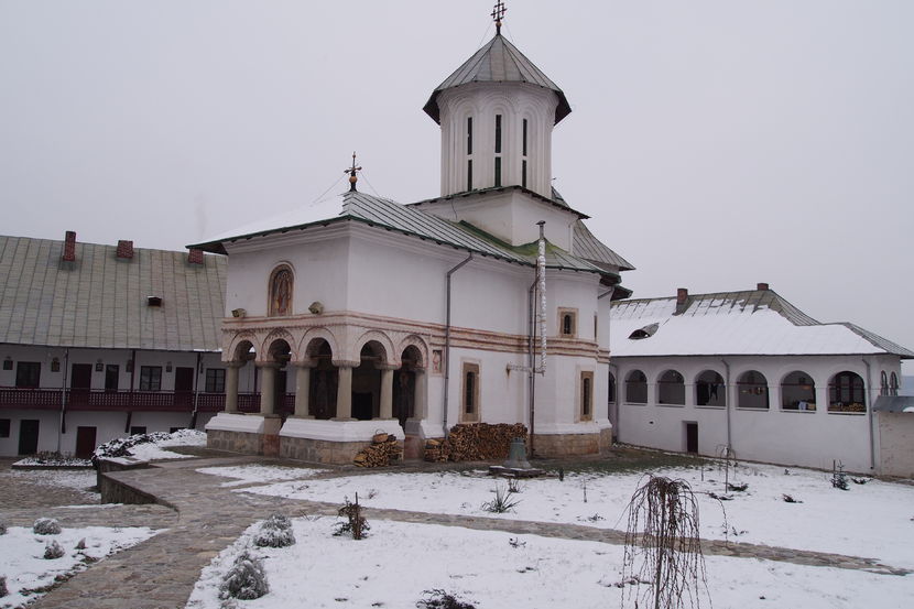 In ziua de Craciun 2015 - Manastirea Govora
