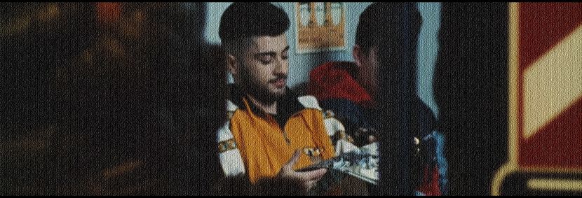 —Răspunsul meu vine imediat. ❝În regulă. ❞ Job-ul ăsta sună mult prea uşor şi preţul este unul bun.; Sună aproape ca un job de vis, dacă ai întreba şi pe altcineva.
