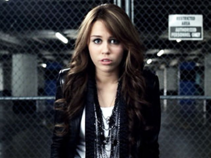 miley cyrus -fly on the wall 9 - Poze videoclip Miley Cyrus-Fly on the wall