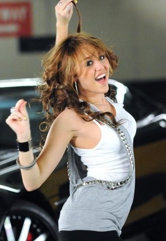 miley cyrus-fly on the wall 10 - Poze videoclip Miley Cyrus-Fly on the wall