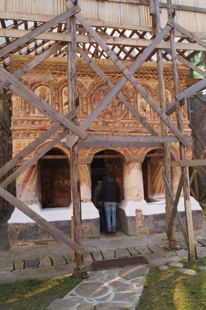 ; Biserica se afla in lucrari de restaurare (2016 )
