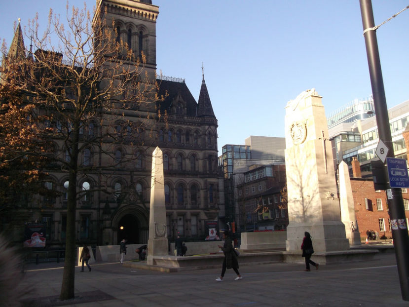 centrul cu cladiri vechi - muzeul de stinta a industriilor din Manchester