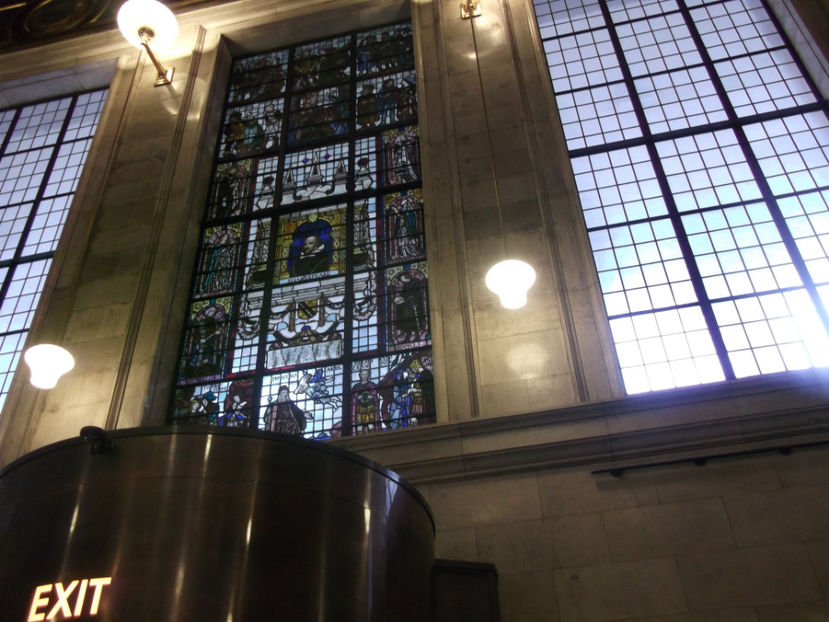 geam cu vitraliu din aceeasi cladire - muzeul de stinta a industriilor din Manchester