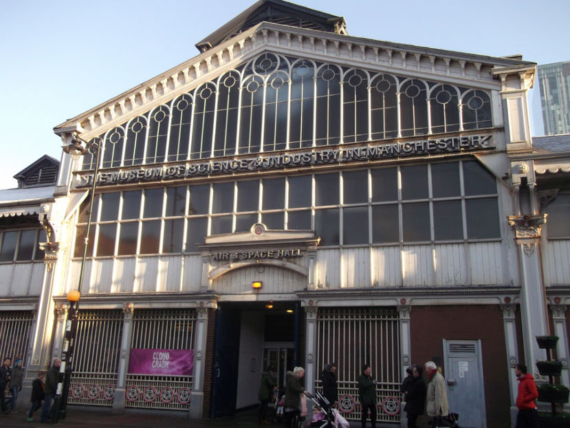 frontispiciul muzeului