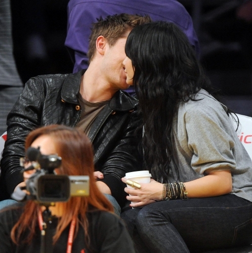 normal_020 - Zanessa at the basketball game