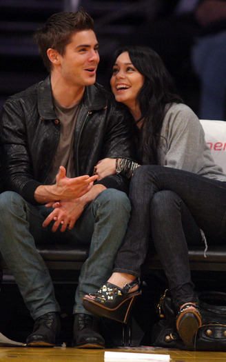 003 - Zanessa at the basketball game