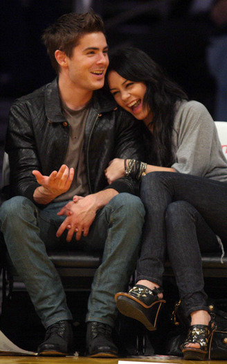 005 - Zanessa at the basketball game