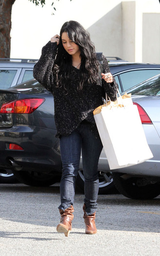 007 - Vanessa Shopping at Diesel