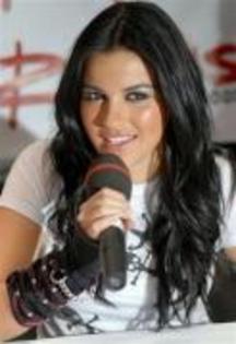 TDPVNYCQPAWIRFTYMTM - poze Maite Perroni