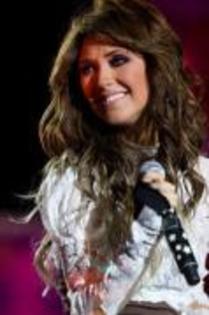 SBFBSHRAKKVUPTIVVBO - poze Anahi