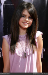 LDNSYLAJQJTTMSQLMRU - poze Selena Gomez