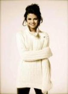 VTXWAQHUQEWWJLKKEBH - poze Selena Gomez