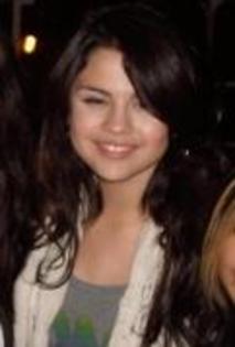 YBZMSNEERIEXKWECLQY - poze Selena Gomez