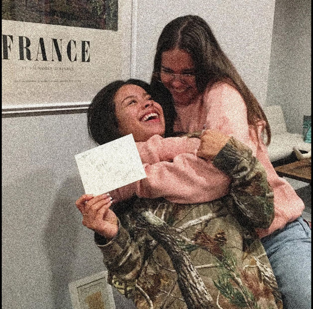 29.01 ·♡ ❝@maiamitchell: She made me a card and it is accurate.❞