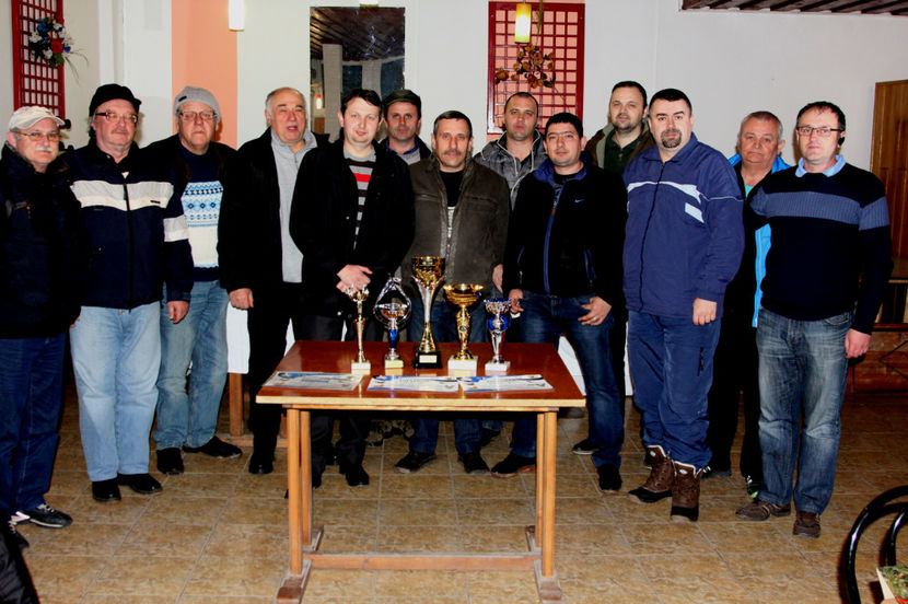 Sarguinciosi, ca de fiecare data; fotografie de grup cu noi membrii si cu trofeele obtinute la Nationala Romexpo Bucuresti 2016

