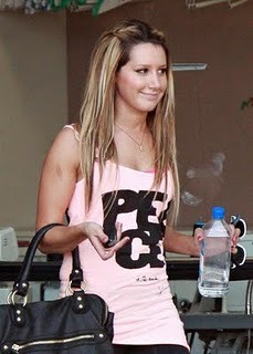 ASHLEY TISDALE - POZE CU ASHLEY TISDALE