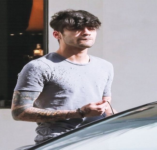 ·̷︽̐.　ɔɹnǝๅ·♥̷̥∙ʇɥıuʞıuɓ›.;  Nici cu tine nu mi-e ruşine. # surâde scurt, apoi parcurge distanţa - S01xEp04 - fighting naked bodies