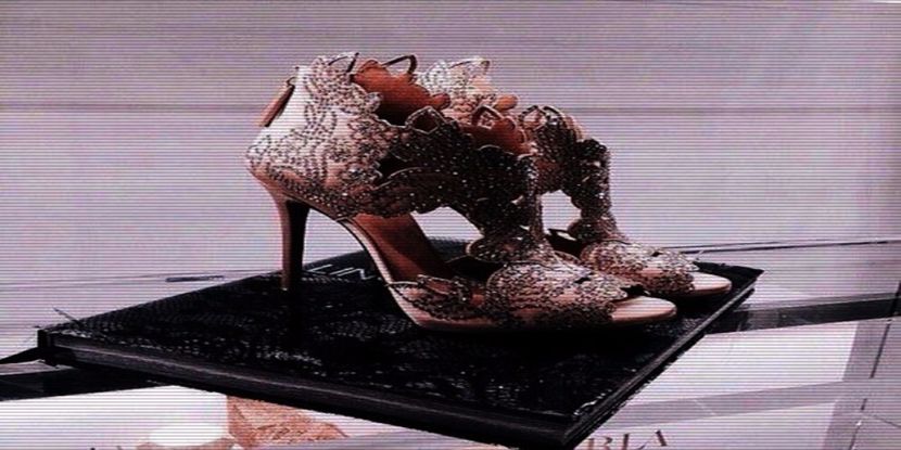 Nu mă pricep să merg pe tocuri, mai ales cele gen cui. - Trust no feelings feel no pain