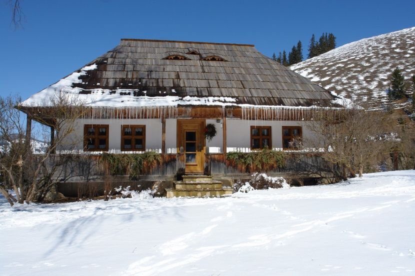 Casa cu cer senin si turturi - Casuta noastra