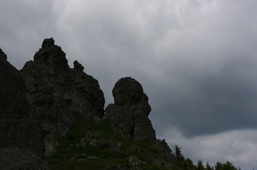 conclav in jurul pietrei filozofale - Muntii nostrii